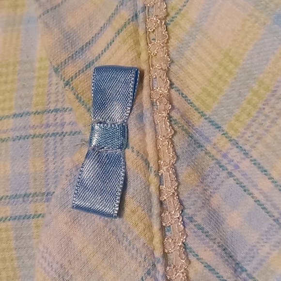 Cute Karen Neuburger small Feminine Short Sleeve top With Matching Capris - Picture 9 of 10